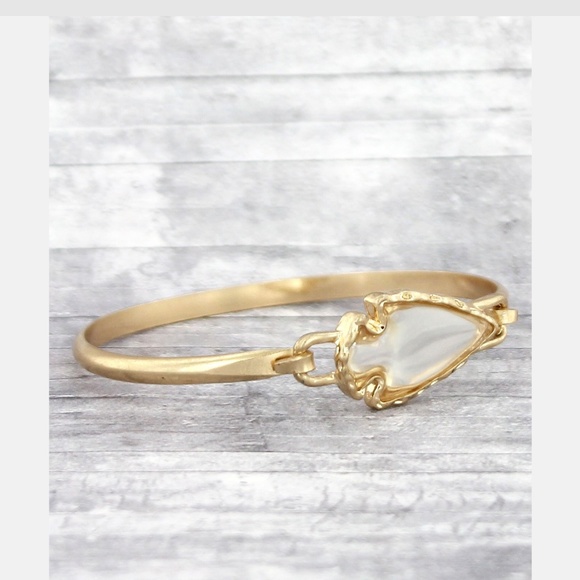 *3/$22* GOLDTONE ARROWHEAD BANGLE BRACELET - Picture 2 of 3